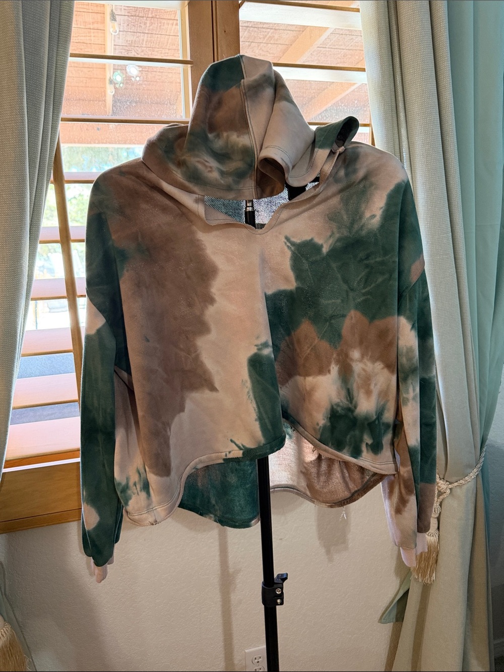 Millibon Teal and Cream Tie-Dye Crewneck Sweater